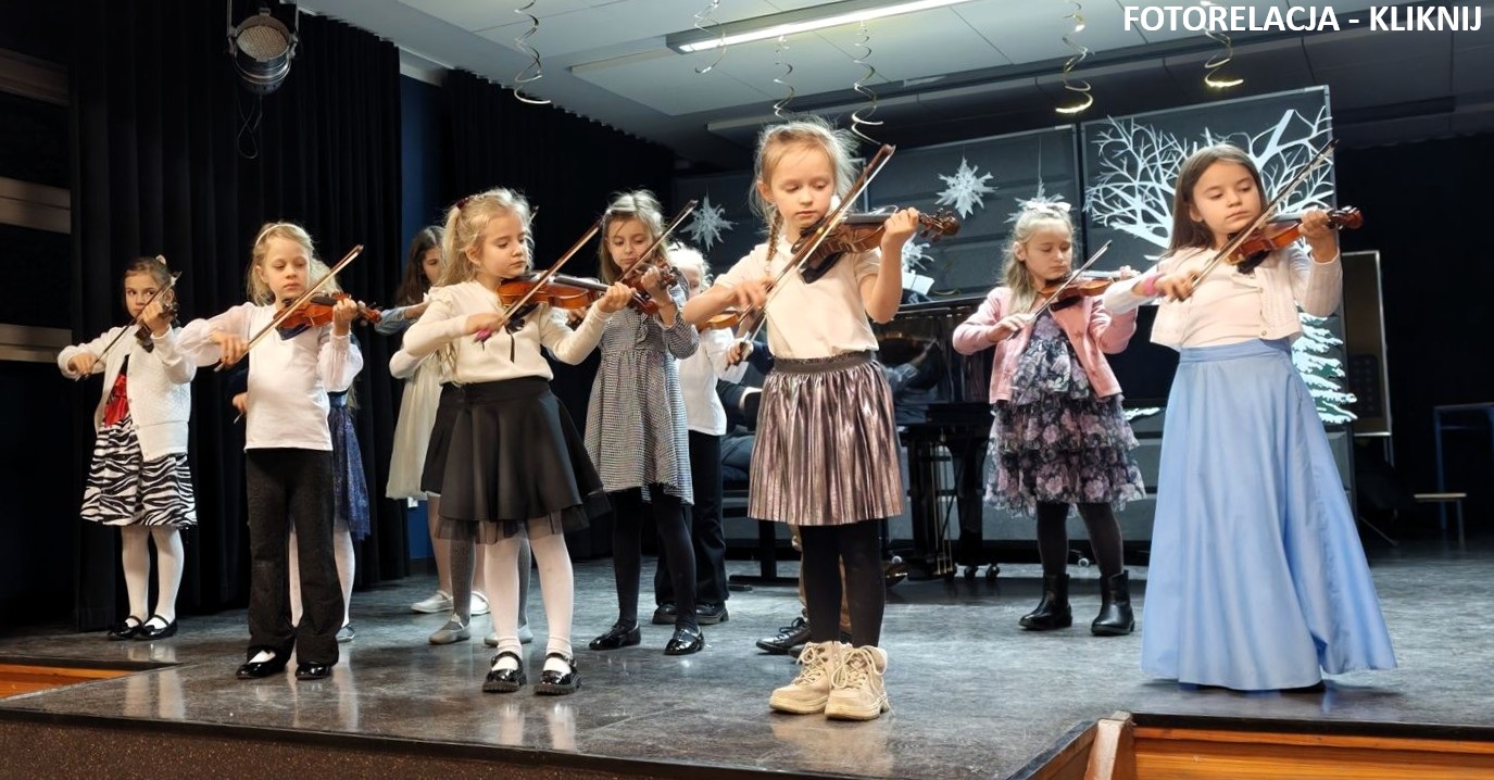 KONCERT UCZNIOW KLAS I   SKRZYPCE